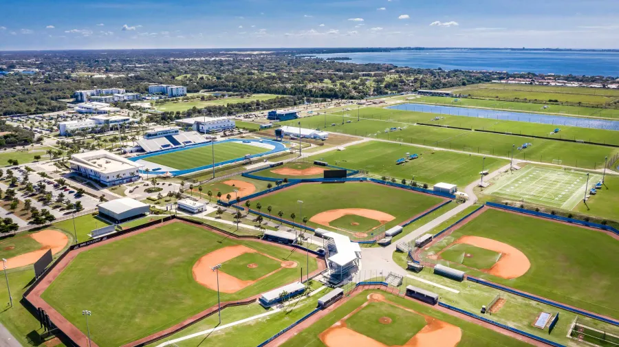 IMG Academy ブラデントン(フロリダ州)の600エーカーキャンパス空撮